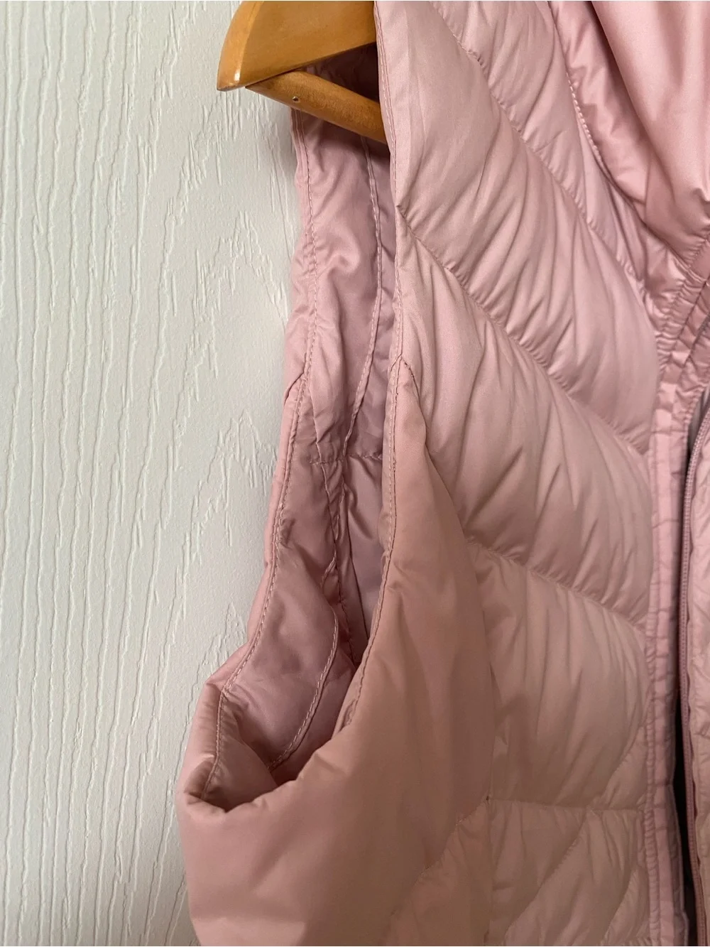 The North Face 550 Women's Light Pink Quilted Insulated Vest Size M Barely Used